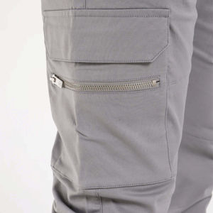 Pantalon cargo de haute qualité pour hommes avec plusieurs poches et tissu durable pour les activités de plein air en gros personnalisé - Product Image 2