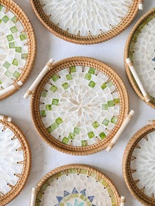 Panier rond en rotin tissé à la main avec nacre du Vietnam Design écologique parfait pour le service et la décoration intérieure vente en gros - Product Image 3