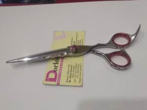 Tijeras de barbero profesionales de acero inoxidable de alta calidad con logotipo personalizado para cortar el cabello en Pakistán - Product Image 2