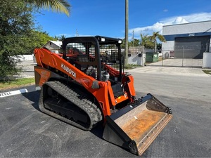 Chargeuse compacte sur chenilles Kubota, moteur diesel, équipement de construction robuste - Product Image 6