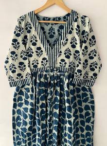 เสื้อผ้าผู้หญิงคุณภาพส่งออกชุดเดรสผ้าฝ้ายพิมพ์ลายบล็อกชุดเดรสดอกไม้สําหรับผู้หญิงมีจําหน่ายในราคาไม่แพง - Product Image 4