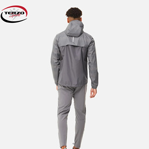 Ropa deportiva para hombre, conjuntos de dos piezas para correr, cortavientos y pantalones de nailon, chaqueta y pantalones de talla grande con estampado de bloques de color - Product Image 3