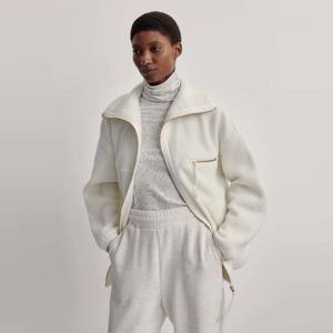 Veste Sherpa Egret surdimensionnée pour femme avec poches zippées Vêtements d'extérieur d'hiver confortables et élégants - Product Image 2