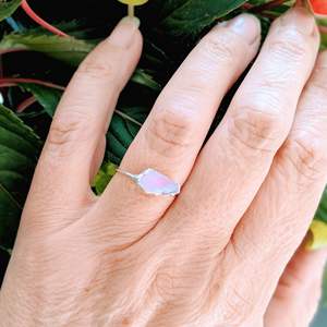 Bague originale en quartz plaqué or brut bijoux galvanisés avec pierres précieuses bague minimaliste en quartz rose naturel brut bague galvanisée - Product Image 3