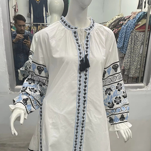 Robe maxi ukrainienne 100% coton tissé, taille naturelle, manches courtes, broderie machine, style simple et décontracté, lavable, avec poches - Product Image 1