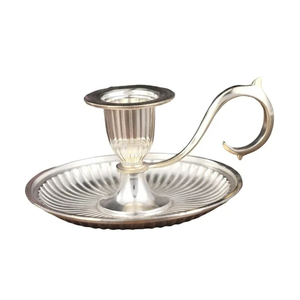 Bougeoirs de décoration gothique en cuivre faits à la main Bougies de pilier de maison rustiques avec finition d'oxyde de poignée de fer pour la décoration de Noël - Product Image 2