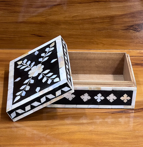 Boîte à bijoux en os incrusté artisanal avec motif floral, organisateur de rangement luxueux fait à la main pour bagues, boucles d'oreilles et colliers - Product Image 4