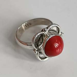 Anillo Hecho a Mano de Plata de Ley 925 Estilo Boho con Gema de Coral Rojo de Forma Única, Joyería Fina de Plata con Coral - Product Image 6