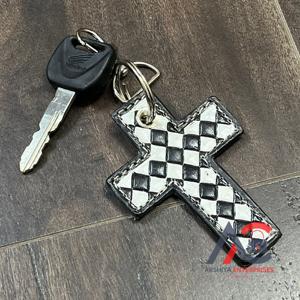 Porte-clés en cuir de vache à motif à carreaux en gros avec fermoir en métal durable à motif diamant, cadeau religieux à la mode - Product Image 1