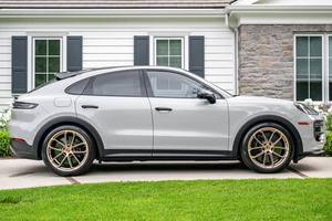 PORSCHE CAYENNE TURBO GT 2024 EXTRÊMEMENT PROPRE, MOTEUR V8 BITURBO DE 650 CV, PRÊT À LA LIVRAISON - Product Image 2