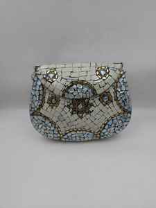 Sacs tribaux en métal mosaïque avec os, nacre et embellissements métalliques idéaux pour la revente par les magasins d'accessoires de mode - Product Image 3