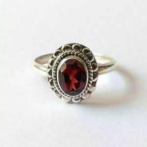 แหวนเงินสเตอร์ลิง925สุดหรูสำหรับสตรีเครื่องประดับแบบเรียบง่ายสไตล์โบฮีเมียนขนาด5x7มม. โกเมนวงรีชุบโรเดียม - Product Image 5