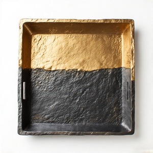 Plateau rectangulaire de luxe en fonte d'aluminium et en bois Moonlit Grace avec poignée d'accent pour les dîners et les occasions festives - Product Image 3