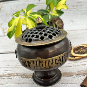 Quemador de Incienso Clásico de Latón Dorado, Adecuado para el Estilo Tradicional del Hogar y una Atmósfera Cálida y Aromática - Product Image 1