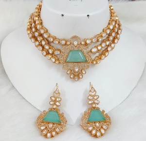 Ensemble de collier en laiton poli or de qualité supérieure avec pierres Polki et Doublet, parfait pour les mariages, les tenues de soirée, finition luxueuse - Product Image 4