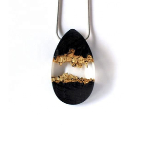 Collar con colgante de madera y resina para mujer, joyería de diseño único, venta al por mayor - Product Image 6