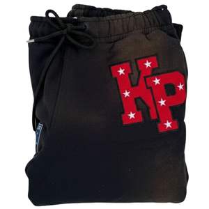 กางเกงวอร์มผู้ชายลายกราฟิก ทรงหลวม ผ้าฟลีซ สไตล์สตรีทแวร์ ดีไซน์โดดเด่น ใส่สบายๆ สำหรับพักผ่อนหรือใส่ทุกวัน - Product Image 5