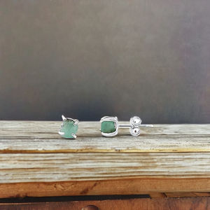 Pendientes de tuerca chapados en plata clásicos con piedras preciosas de Esmeralda en bruto de 5-7mm, joyería chapada en oro hecha a mano para regalo de mujer - Product Image 3