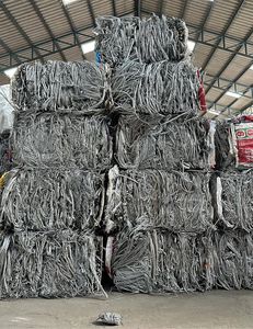 Déchets de jantes en alliage d'aluminium pur à 99,90 %, provenant de voitures d'occasion, comprenant des fils et des tôles d'aluminium. - Product Image 2