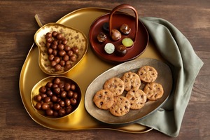 Transformez vos portions sucrées au chocolat en expérience visuelle luxueuse Ce plateau de service décoratif en métal pour les mariages Diwali - Product Image 2