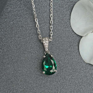 Pendentif Goutte d'Eau Vert Foncé Plaqué Rhodium en Argent Sterling 925 – Cadeau pour Femmes et Filles - Product Image 2