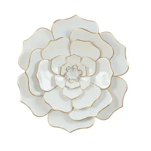 ล่าสุดใหม่เหล็กผนังศิลปะดอกไม้รูปร่างแมตต์ทองเหลืองและแมตต์สีขาวสไตล์โมเดิร์นตกแต่งผนังทำด้วยมือที่กำหนดเองสำหรับบ้าน - Product Image 1