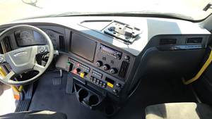 Camión Pesado Usado T680 NEXT GEN 2024, Diésel 4x2 Euro 5, Sin Accidentes y Listo para Enviar - Product Image 6