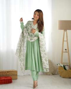 Vêtements pour femmes tendance et élégants Kurta ethnique pour les fêtes et les mariages Options disponibles à prix de gros en provenance d'Inde - Product Image 6