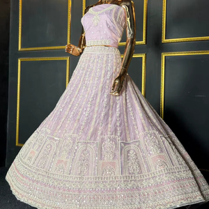 Lehenga choli de mariée certifié avec des détails lourds, une grande ampleur et un look léger pour les fêtes et les événements - Product Image 1