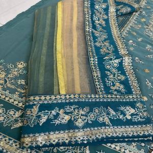 Ropa de Mujer _ Salwar Kameez Elegante y Moderno de Chifón de Seda con Pedrería, Hecho en Pakistán, 2025 - Product Image 3