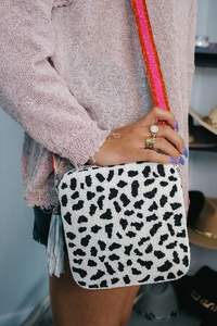 Pochette à monnaie douce faite à la main avec broderie sac à main compact perlé pour filles sac à main perlé par mohsin artisanat - Product Image 2