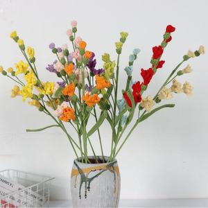 Ramo de Fresias Pequeñas Tejidas a Crochet, Decoración para Sala de Estar o Escritorio, Hecho a Mano con Lana Artificial, Ideal para Graduación - Product Image 4