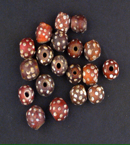 Cuentas de cristal Vintage de comercio africano de ojo veneciano de mofeta roja antigua para accesorios de fabricación de joyas - Product Image 2