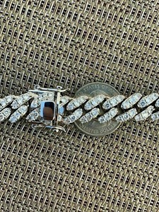 Cadena Cubana de Estilo Elegante con Diamantes de Moissanita VVS de 12 mm, Chapada en Plata 925, Joyería Fina para Mujer a Bajo Precio - Product Image 4