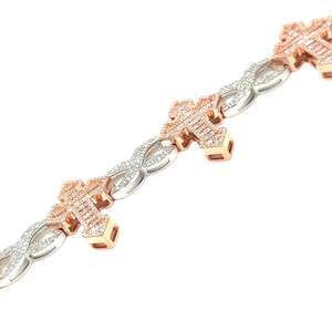 Bracelet unisexe style croix glacé en or 10 ct orné de diamants moissanite brillants pour l'anniversaire - Product Image 2
