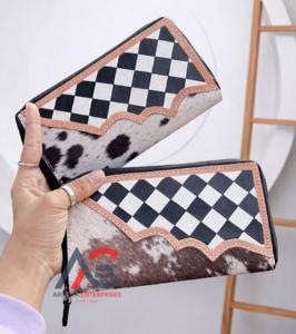 Étui de téléphone en cuir sculpté à la main par des designers, dernier cri, élégant, en cuir de vachette, motif à carreaux, portefeuilles pour femmes - Product Image 1