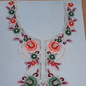 Écussons détachables brodés à la main élégants pour chemisiers, chandails et vestes - Product Image 1