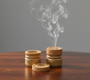 Brûleur d'encens en bois de santal Bakhoor, écologique, à usage religieux, fabriqué à la main en Inde par Candid Manufacturing Co - Product Image 5