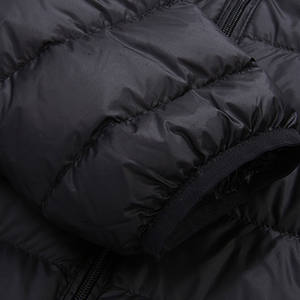 Chaqueta de invierno de nailon acolchada y poliéster para hombre, la chaqueta acolchada de venta en línea teñida lisa - Product Image 4