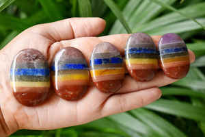 SIETE CHAKRA Calidad Premium Cristal Preocupación Piedra Feng Shui Estilo Piedra preciosa tallada para aliviar el estrés Decoración del hogar Pulgar curativo - Product Image 6