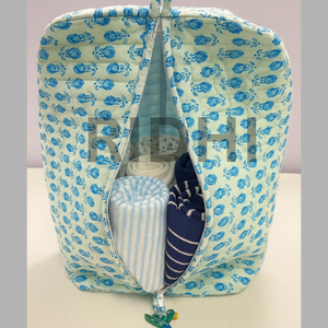 Sac de voyage matelassé vintage bleu ciel écologique avec fermeture éclair, réutilisable, imprimé sur mesure, pour cosmétiques et courses - Product Image 6