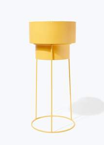 Élégant vase à fleurs en métal au design antique en laiton fabriqué à la main pour le salon ou le bureau comme pièce maîtresse - Product Image 4