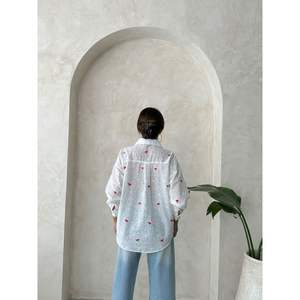 Colección al por Mayor de Blusas y Camisas Bordadas para Mujer - Product Image 1