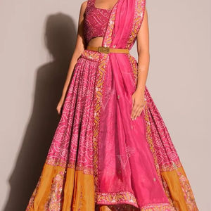 El último diseñador Satén Seda Hilo Secuencia Trabajo Lehenga Choli Por Fab Zone - Product Image 1