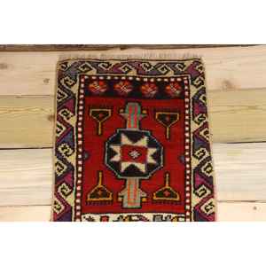 Tapis vintage 1,2 x 2,9 pieds, petit tapis turc, tapis en laine rouge à motifs floraux - Product Image 3