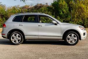 Volkswagen Touareg TDI Lux 2012 Usado, Sin Reserva, Turbodiésel V6, Tracción en las Cuatro Ruedas, Sin Modificar - Product Image 2