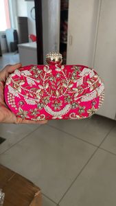 Pochette de luxe artisanale brodée de perles avec fermeture à bouton Sac de soirée durable pour mariages et fêtes - Product Image 2