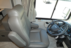 1F66F5DN1R0A03825 Nouveau camping-car de luxe classe A 2025 avec moteur à essence et intérieur spacieux à extension coulissante - Product Image 6