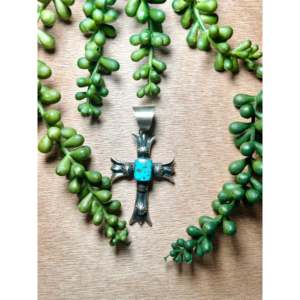 Pendentif en turquoise Blue Ridge et argent sterling avec sertissage clos, symbole religieux chrétien Chimney Butte - Product Image 1