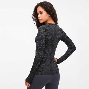 Vente en Gros T-shirt Ordinaire pour Femmes Grande Taille Col Rond Noir et Blanc T-shirt en Coton Personnalisé Blanc - Product Image 3